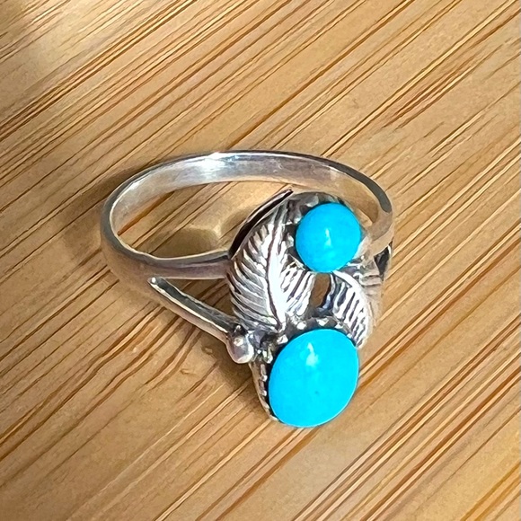 Arizona turquoise and silver ring - Picture 1 of 4
